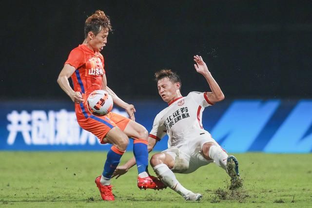 男人和女人一起愁愁愁很痛轮滑鞋